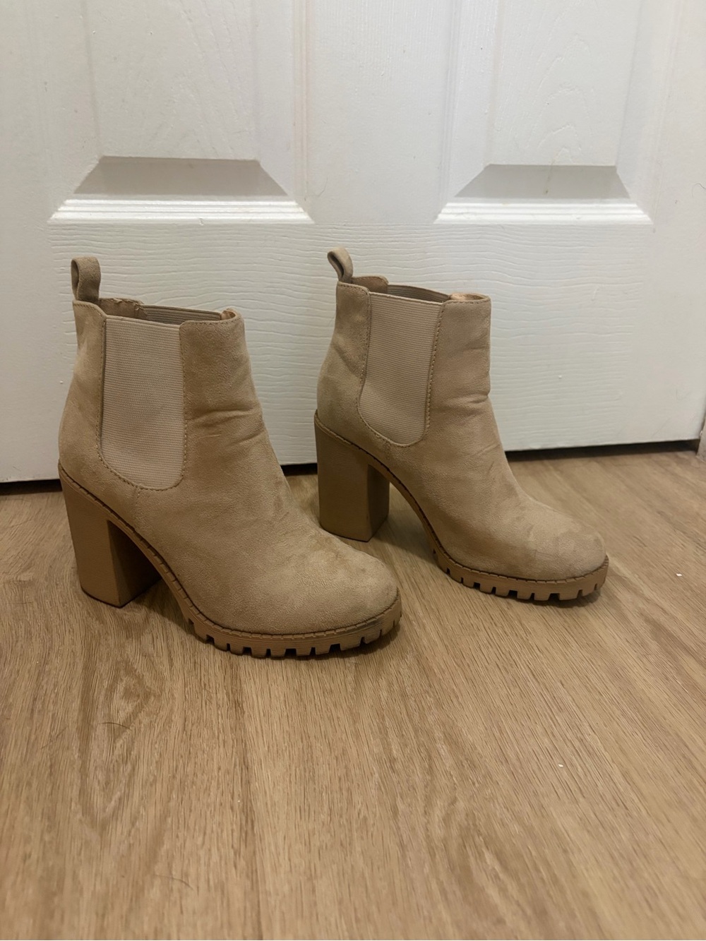 Amazon Tan Suede Chunky Heel Chelsea Boot